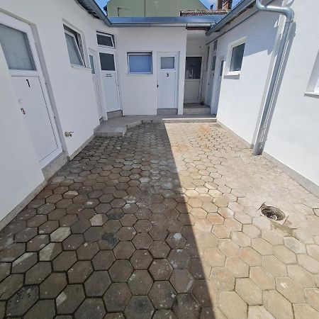 Budget Apartment Lelo Center1 Osijek Exterior foto